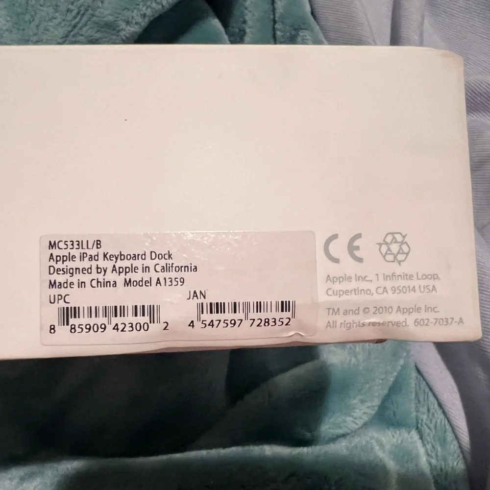 iPad keyboard dock. Never used.